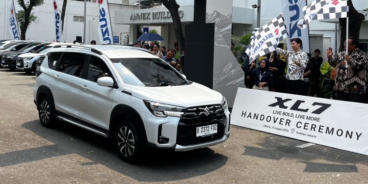 Suzuki New XL7 Facelift Resmi Diserahkan Ke Konsumen, Tipe Termahal Paling Diburu!