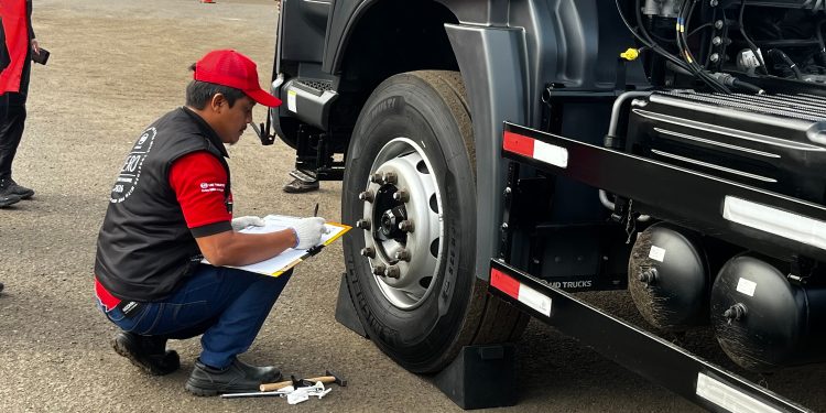 Intip Aksi Driver UD Trucks Terbaik di Extra Mile Challenge 2026, Siap Adu Mekanik di Jepang!