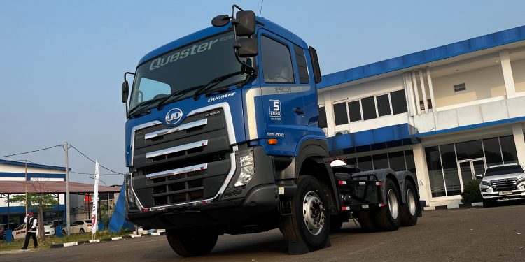 Sinergi Astra UD Trucks dan Trans Migasindo Amankan Rantai Pasok BBM Nasional