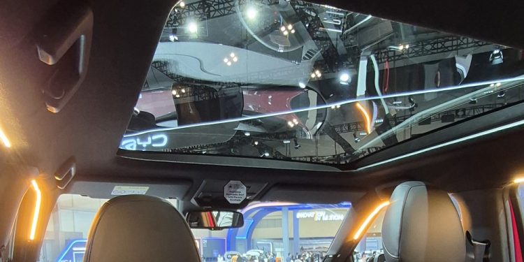Bukan Sekadar Gaya, Ini Efek Panoramic Roof di Mitsubishi New Xforce
