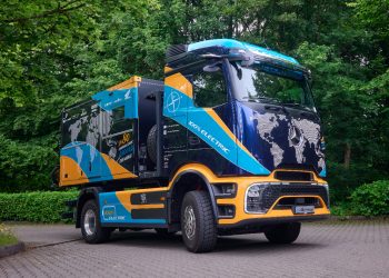Siap Libas 30 Negara! Mercedes-Benz eActros 600 Memulai Misi Keliling Dunia!