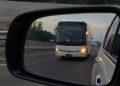 Mengungkap Kode Rahasia Kedipan Lampu Dim Bus di Jalan Raya, Pengendara Wajib Tahu!