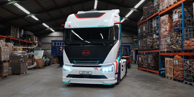 Truk Listrik BYD ETT 44 Meluncur Dengan Baterai Monster, Punya Tenaga 1.000 PS!