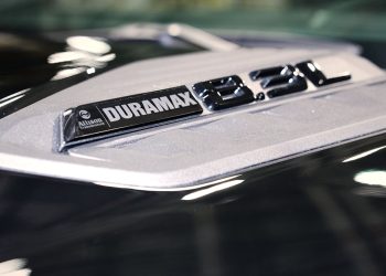 GM Rilis Mesin Baru Duramax 8.3L V8 Untuk Truk Pikap Chevrolet Silverado dan GMC Sierra