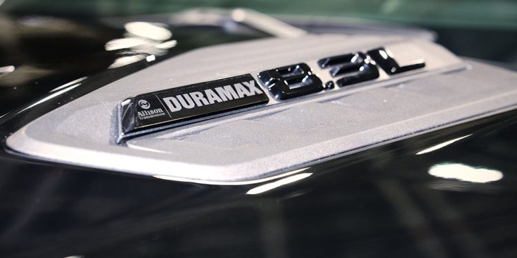 GM Rilis Mesin Baru Duramax 8.3L V8 Untuk Truk Pikap Chevrolet Silverado dan GMC Sierra