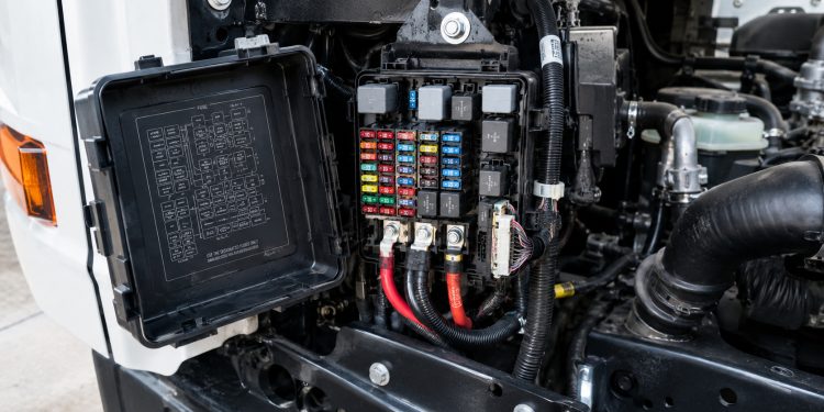 Simak! Ini Pentingnya Perawatan Kelistrikan dan ECU pada Armada Truk Modern