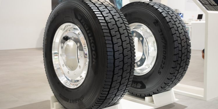 Hankook Smart Control AW53 dan DW53, Ban Truk Canggih yang Bisa Regenerasi Sendiri!