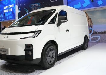 JAC Motors Kenalkan Van Listrik Sunray Pro EV, Sanggup Bawa Muatan 1,2 Ton!