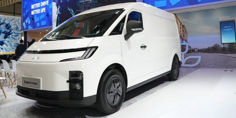 JAC Motors Kenalkan Van Listrik Sunray Pro EV, Sanggup Bawa Muatan 1,2 Ton!