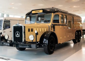 Memotret Kisah Mercedes-Benz O 10000 Tahun 1938, Bus Unik yang Jadi Kantor Pos Keliling!