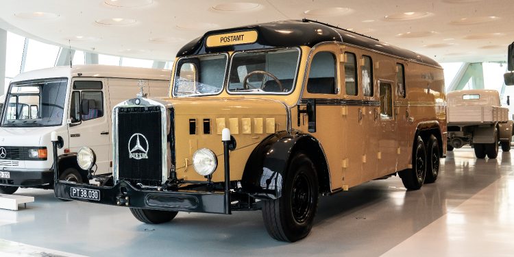 Memotret Kisah Mercedes-Benz O 10000 Tahun 1938, Bus Unik yang Jadi Kantor Pos Keliling!