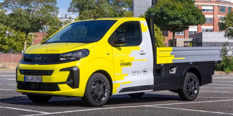 Opel Rilis Pikap Vivaro Flatbed 2.2L Turbo Diesel, Lebih Bertenaga dan Praktis