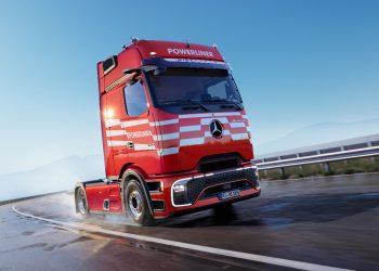 Mercedes-Benz Trucks Luncurkan Generasi Baru Powertrain Powerliner, Bisa Hemat Solar 4 Persen!