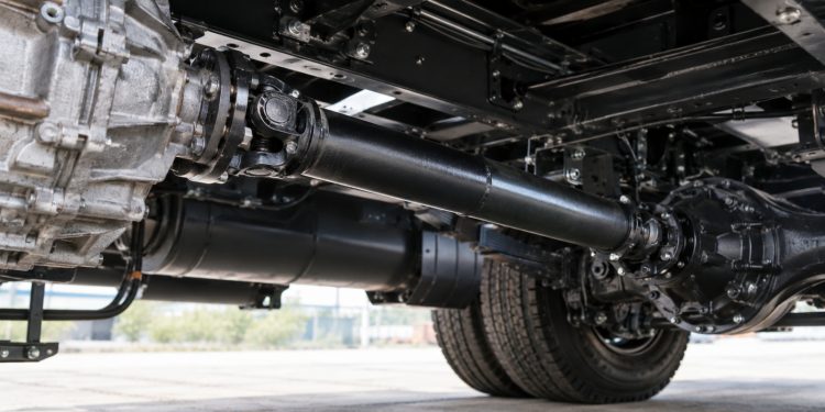 Mengenal Propeller Shaft, Komponen Vital yang Bisa Bikin Truk Lumpuh Total Jika Diabaikan!