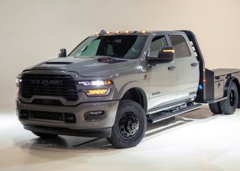 RAM Chassis Cab Night Edition Meluncur, Tampil Garang Serba Hitam