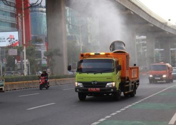 Fungsi Truk Water Mist Semburkan Partikel Air ke Udara