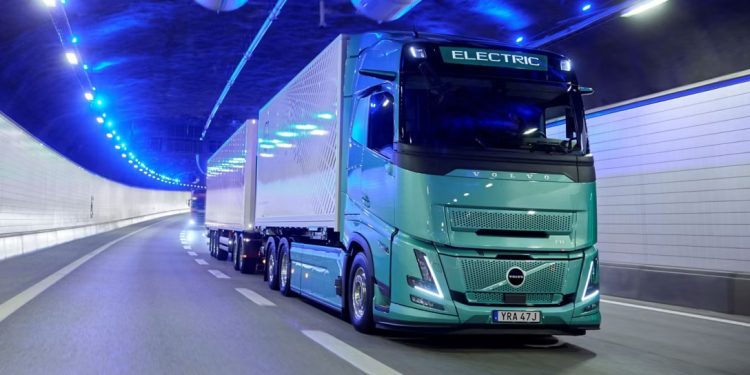 Truk Listrik Volvo Kini Bisa Angkut Beban Muatan Hingga 80 Ton!