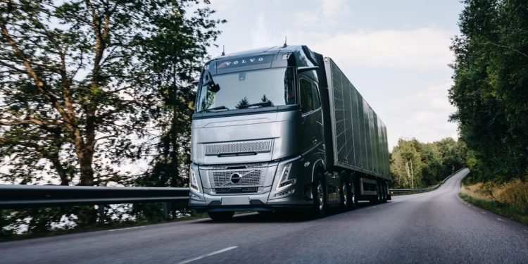 Volvo Trucks Siapkan Truk Hidrogen dan Opsi Listrik Jangkauan 700 Km di IAA 2026