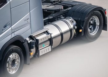 Sekali Isi Tangki Tembus 1.000 KM! Intip Spesifikasi Truk Gas Terbaru Volvo yang Banyak Peminat