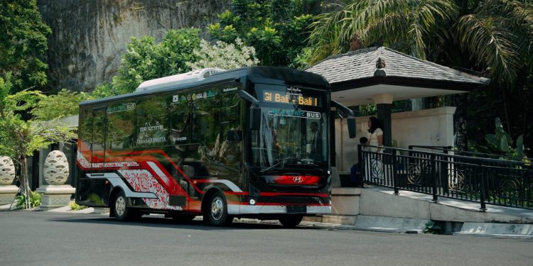 11 Bus Listrik Hyundai County EV Mulai Mengaspal di Bali
