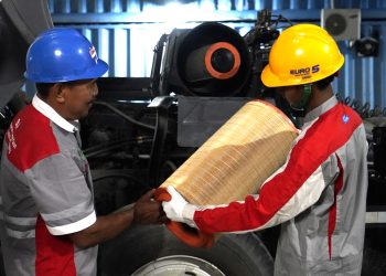 Bisa Bikin Turun Mesin! Ini Bahaya Fatal Sepelekan Filter Udara Truk Heavy Duty