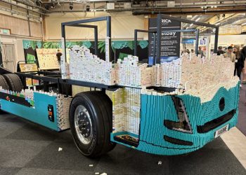 Unik! Pria Ini Bangun Truk Listrik Volvo FH Aero dari 1 Juta Balok LEGO, Bisa Dikendarai!